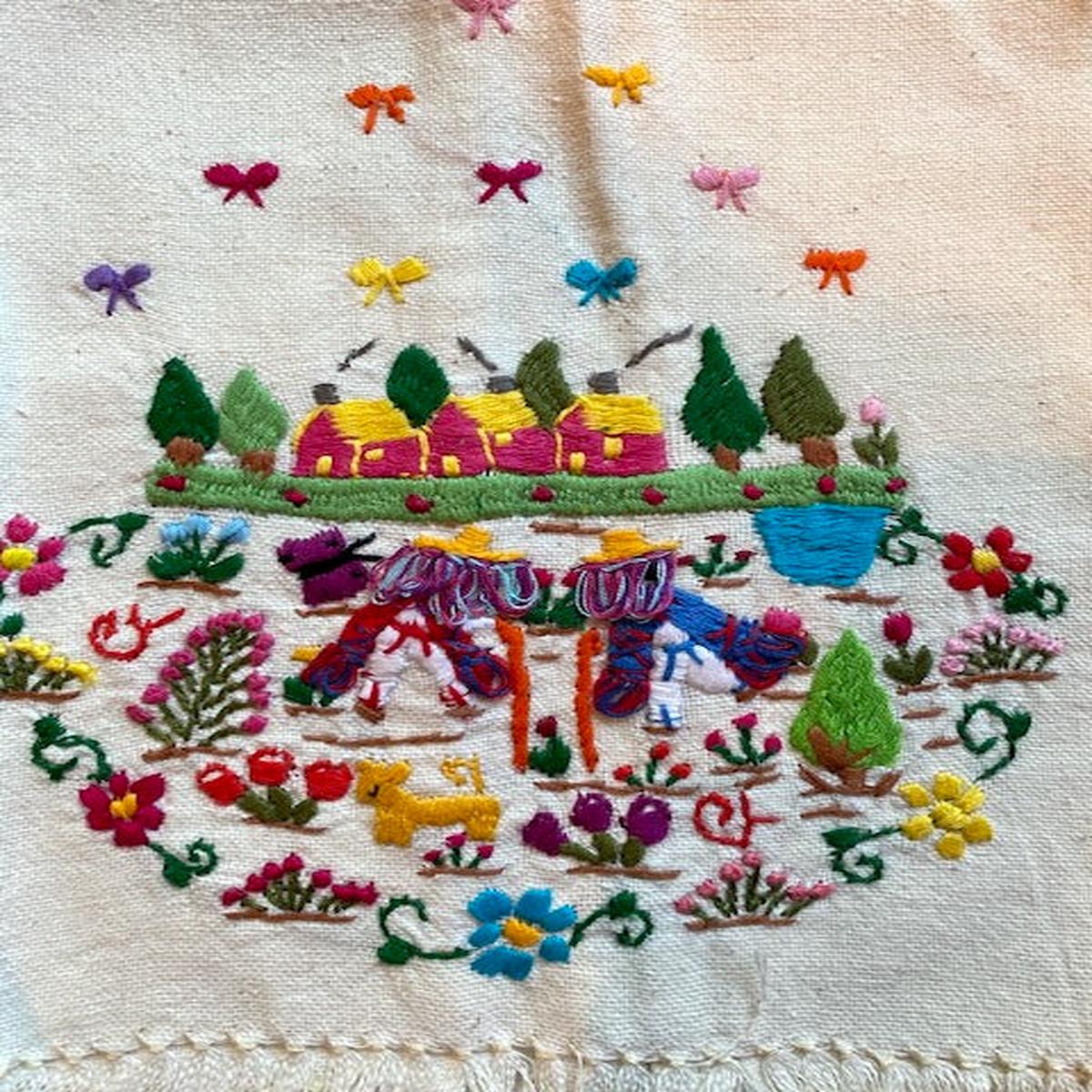 Embroidered Guest Towel/Napkin – Style L-Los viejitos