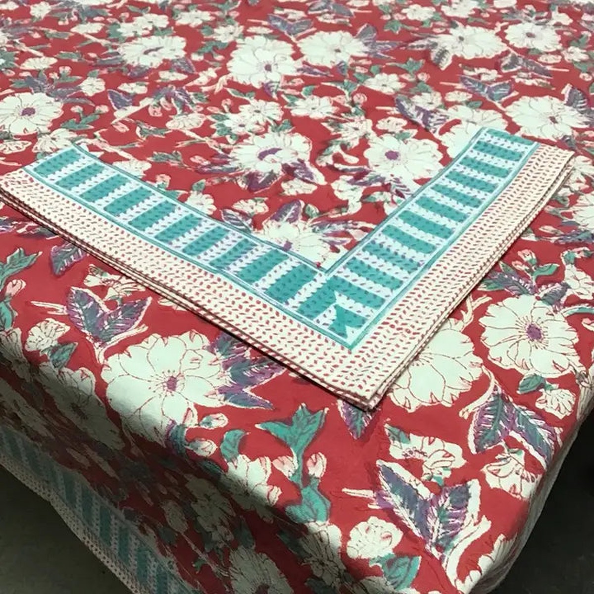 Tablecloth 86″ Round Camelia Red