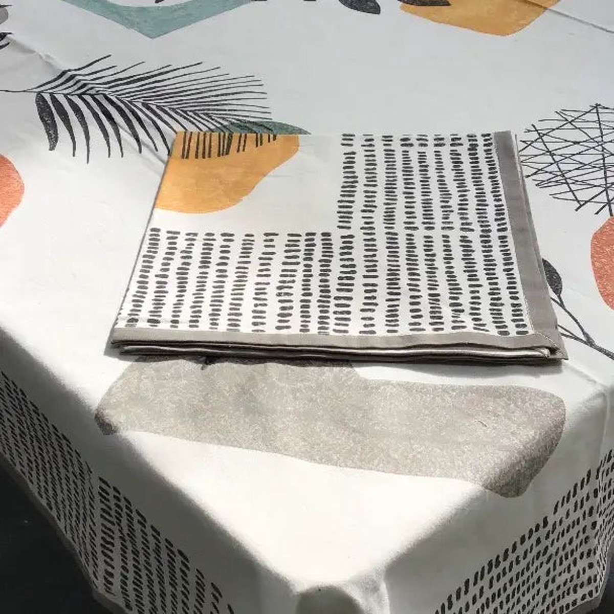Tablecloth 60×60 Retro Doodles