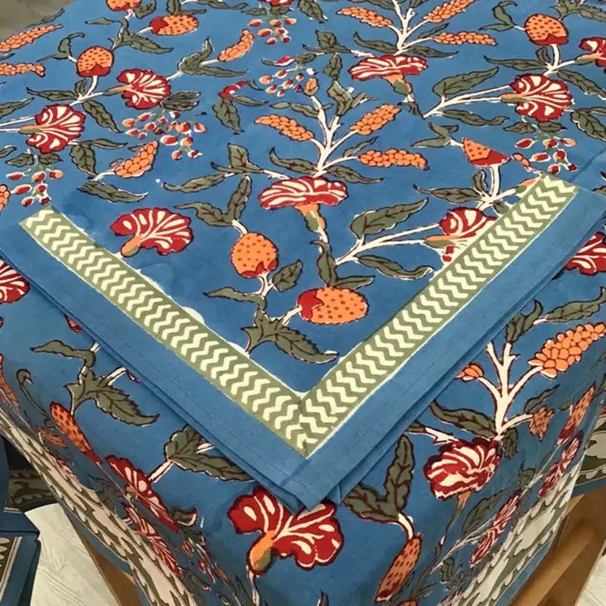 Tablecloth 86″ Round Camelia