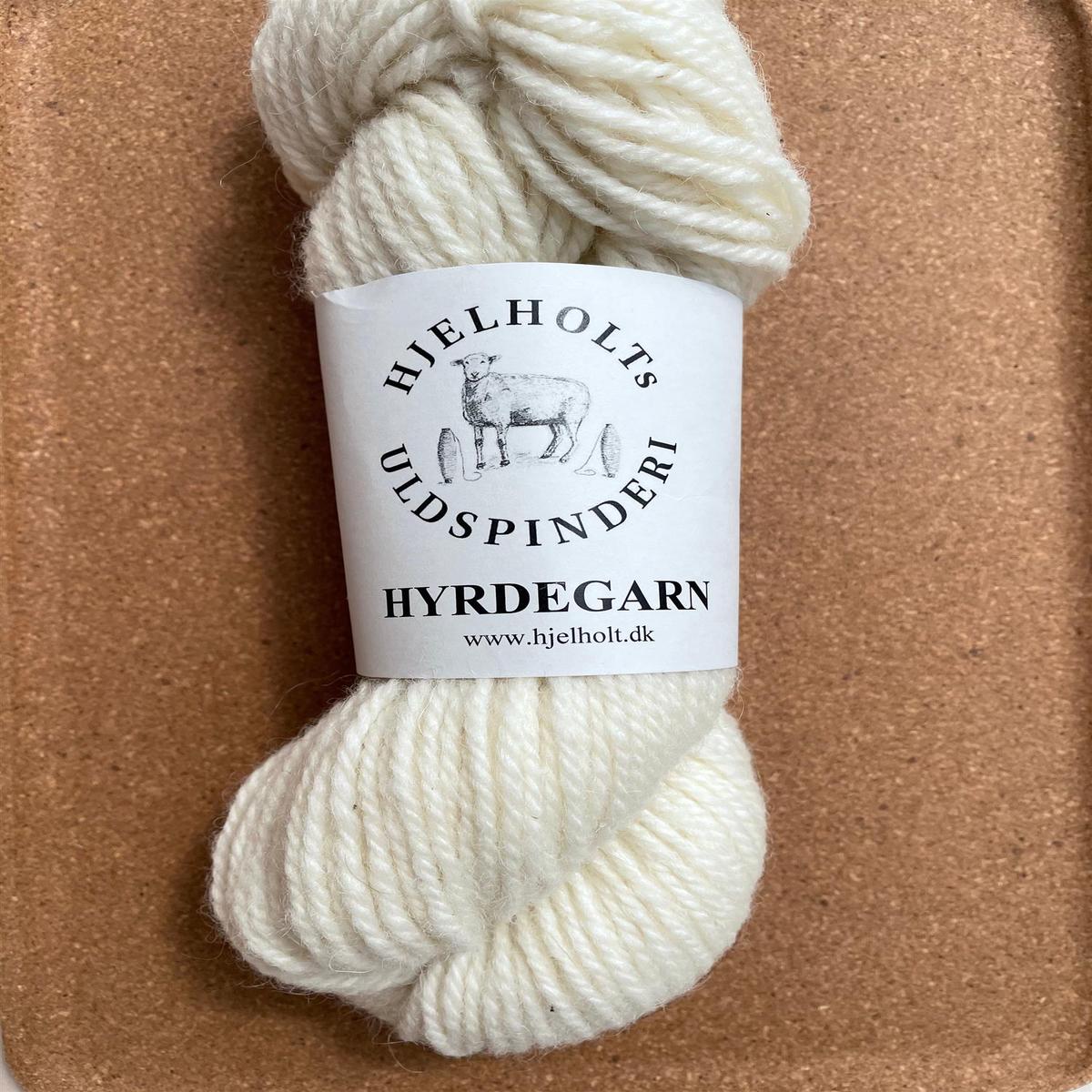 01 White - Hyrdegarn