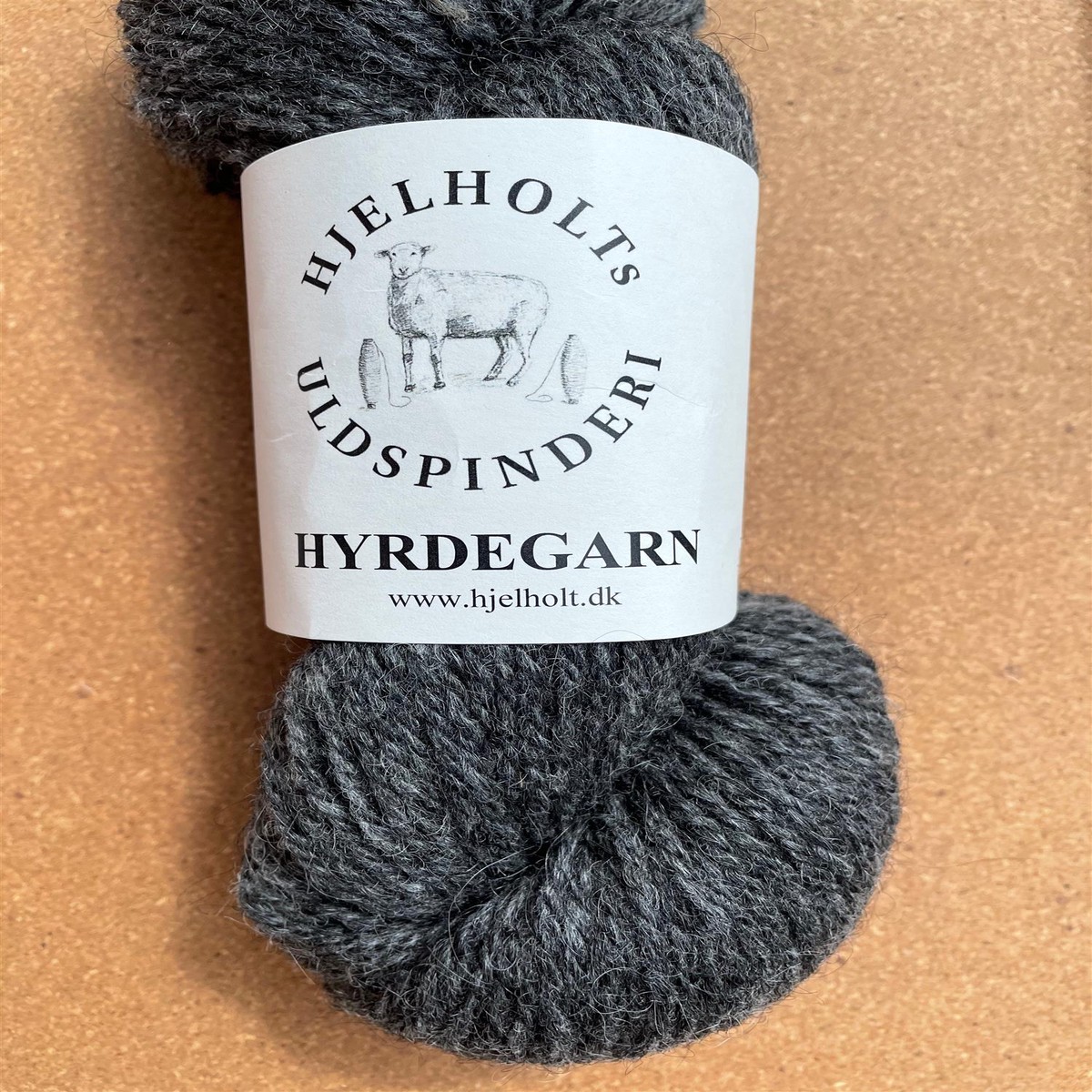 03 Dark grey - Hyrdegarn