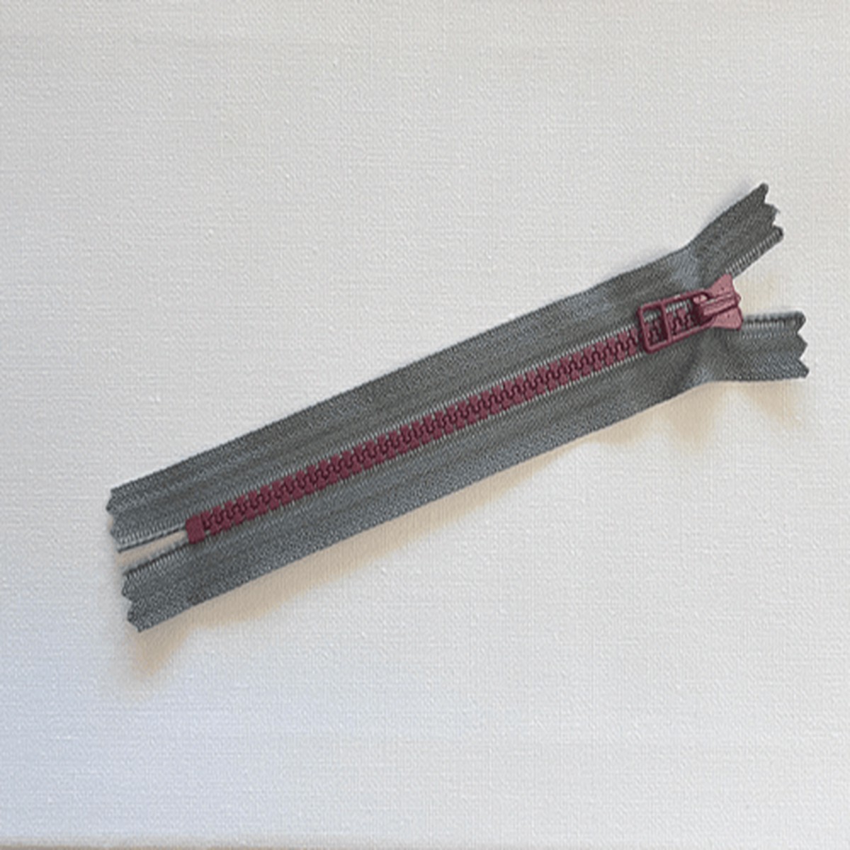 10 Pack 6'' Zipper Grey Red