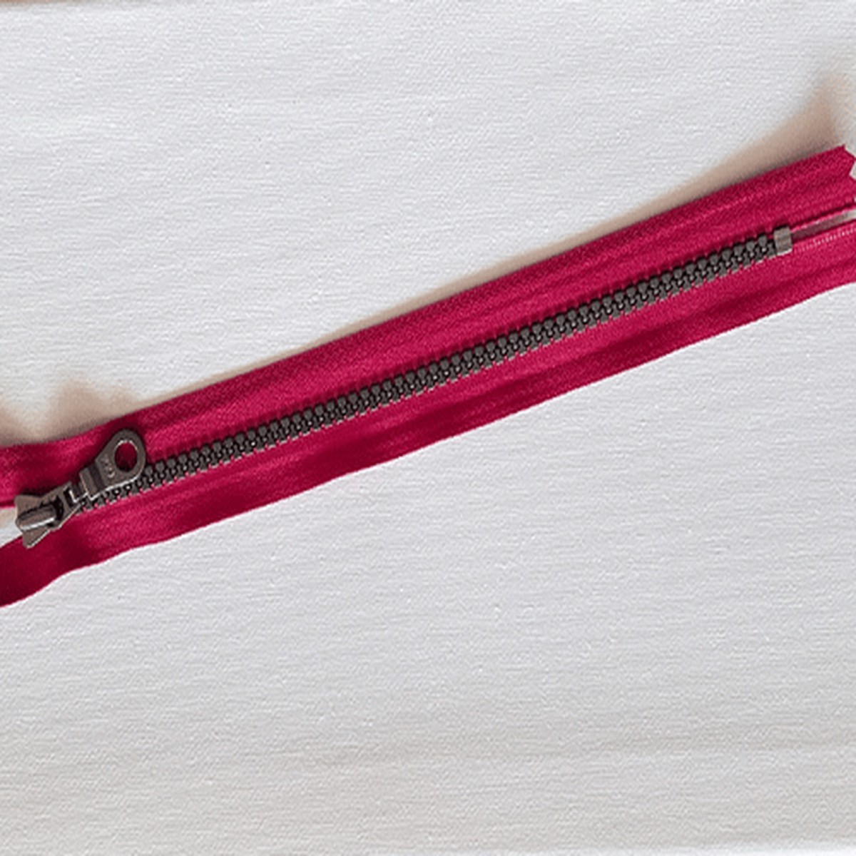 10 Pack 9'' Zipper Red Dark Grey